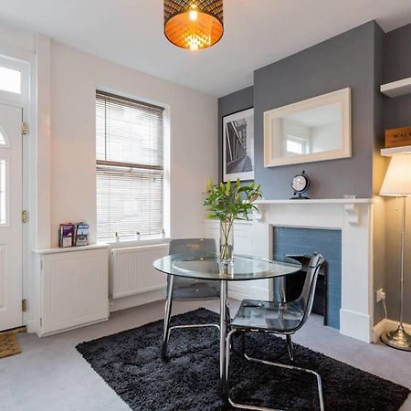 Ashton House - Stylish 2 Bedroom House, Close To Luton Town Center & Airport מראה חיצוני תמונה