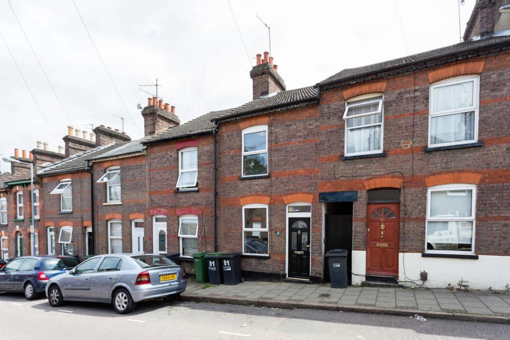 Ashton House - Stylish 2 Bedroom House, Close To Luton Town Center & Airport מראה חיצוני תמונה