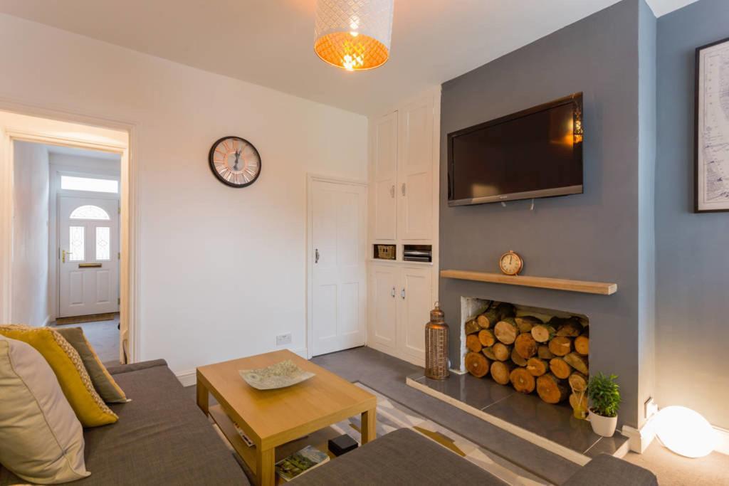 Ashton House - Stylish 2 Bedroom House, Close To Luton Town Center & Airport מראה חיצוני תמונה