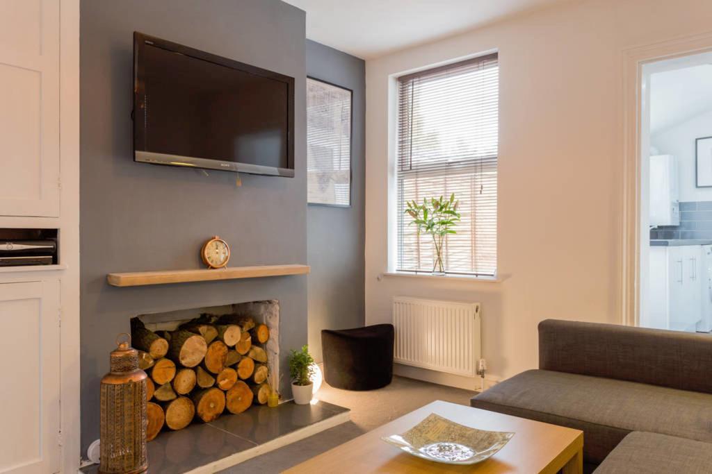 Ashton House - Stylish 2 Bedroom House, Close To Luton Town Center & Airport מראה חיצוני תמונה