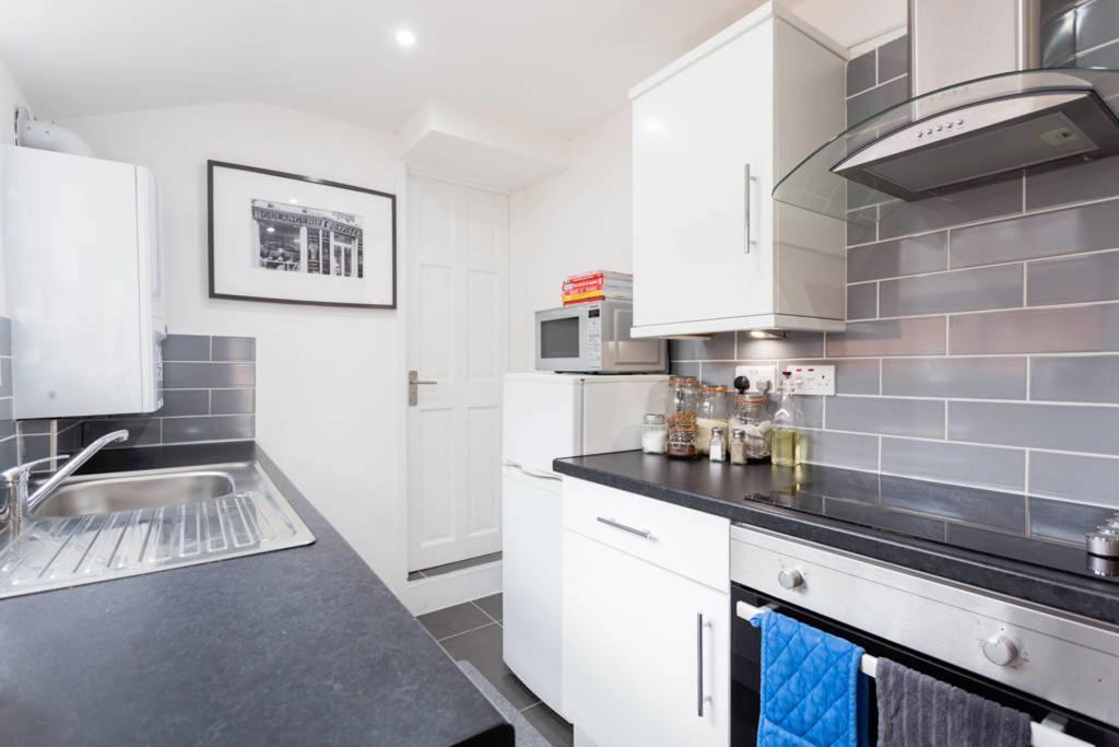 Ashton House - Stylish 2 Bedroom House, Close To Luton Town Center & Airport מראה חיצוני תמונה