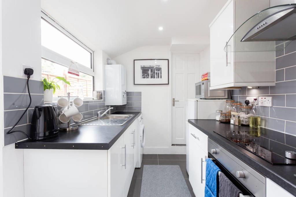 Ashton House - Stylish 2 Bedroom House, Close To Luton Town Center & Airport מראה חיצוני תמונה