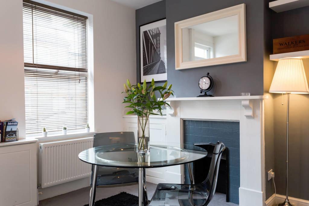 Ashton House - Stylish 2 Bedroom House, Close To Luton Town Center & Airport מראה חיצוני תמונה
