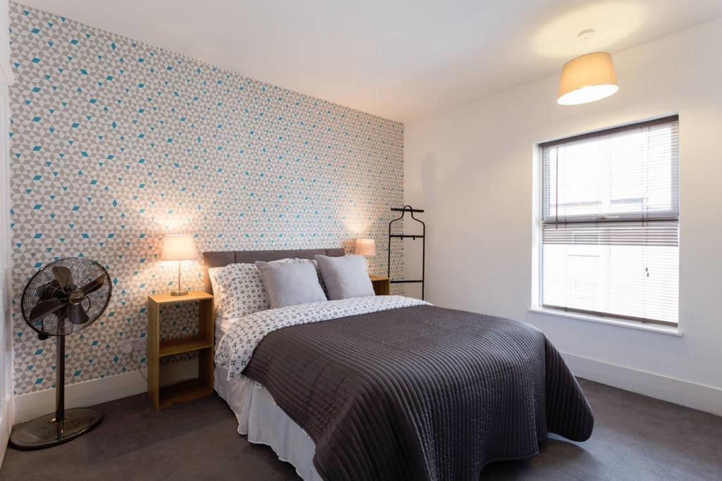 Ashton House - Stylish 2 Bedroom House, Close To Luton Town Center & Airport מראה חיצוני תמונה