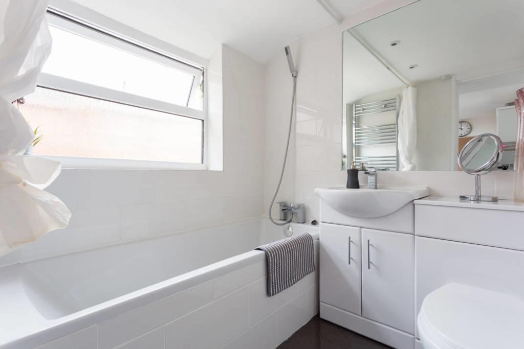 Ashton House - Stylish 2 Bedroom House, Close To Luton Town Center & Airport מראה חיצוני תמונה